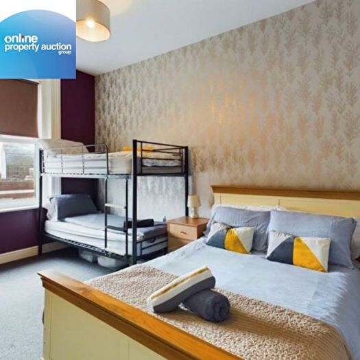 2 Bedroom Flat For Sale In Flat, The Crescent, Bridlington, East Riding Of Yorkshire, YO15