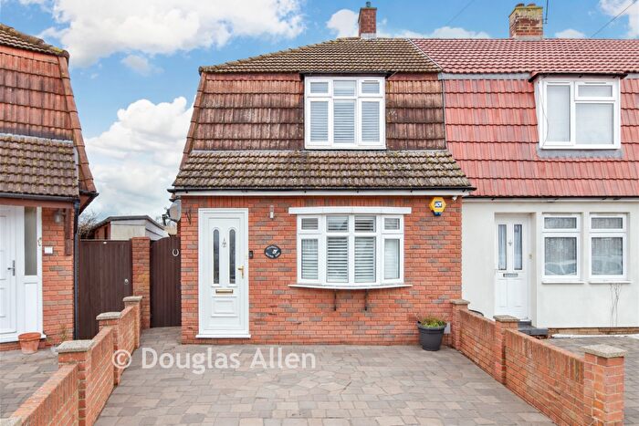 2 Bedroom End Of Terrace House For Sale In Walton Road, Romford, Essex, RM5