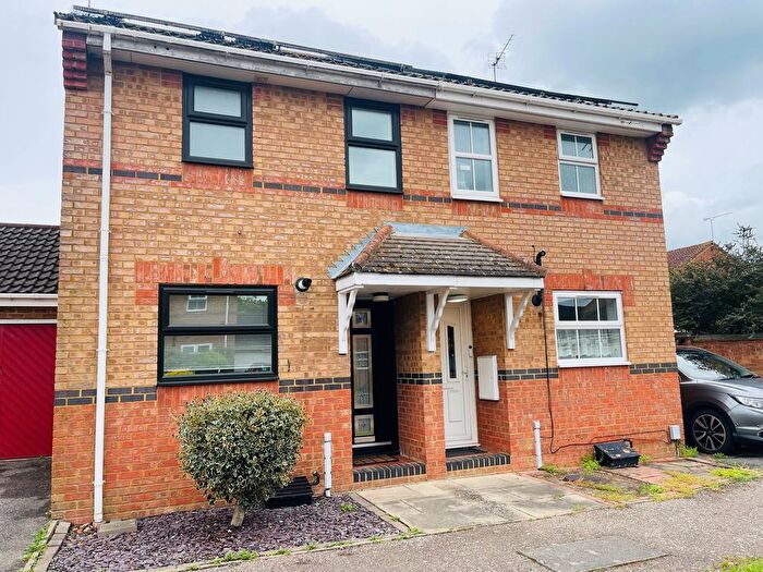 2 Bedroom Semi-Detached House To Rent In Cooks Way, Hatfield, AL10