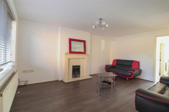 3 Bedroom End Terrace House To Rent In Gillquart Way, Cheylesmore, Coventry, CV1