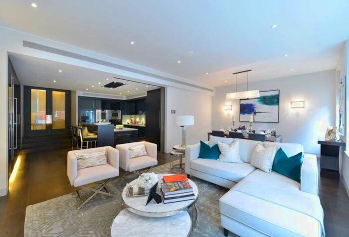2 Bedroom Apartment To Rent In Duke Street, Mayfair, W1K