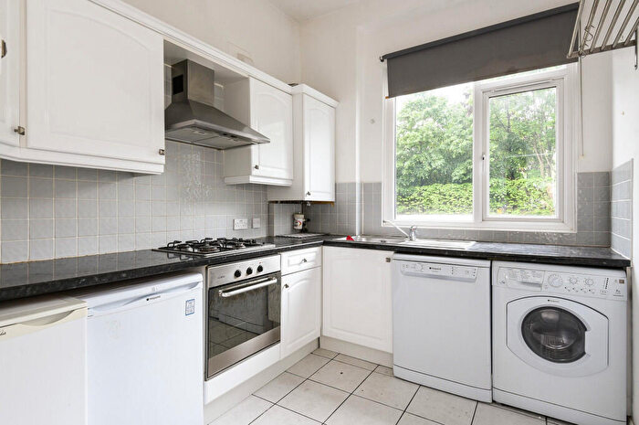 2 Bedroom Flat To Rent In Miranda Road, London, N19
