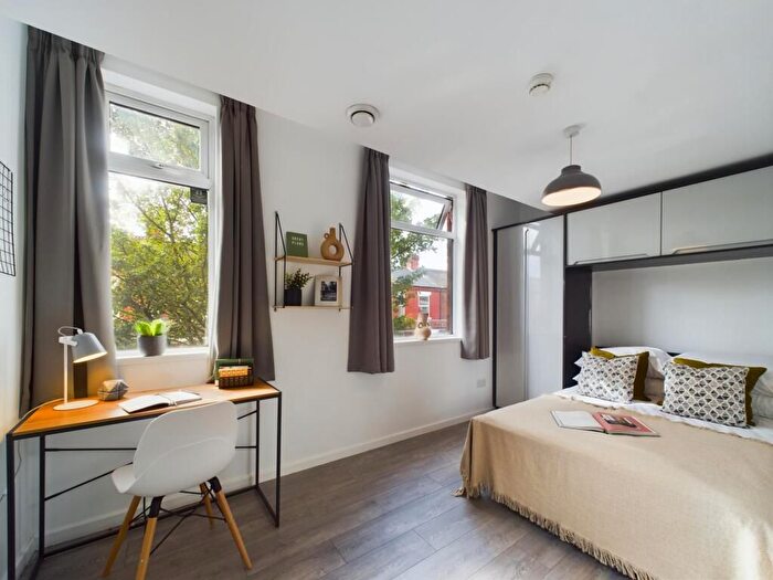 6 Bedroom Flat To Rent In Haydn Avenue, Manchester, M14