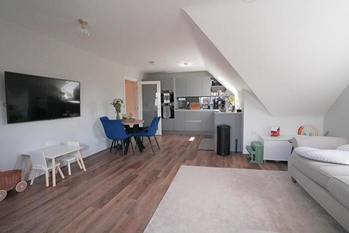 2 Bedroom Apartment For Sale In Meadow Court, Iver, SL0