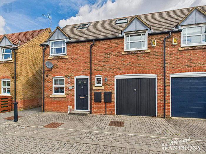 4 Bedroom End Of Terrace House For Sale In Pakenham Close, Aylesbury, Buckinghamshire, HP19