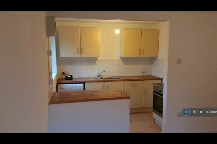 2 Bedroom Maisonette To Rent In Connaught Gardens, Morden, SM4