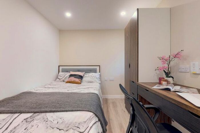 2 Bedroom Flat To Rent In Furnival Square, Sheffield, S1