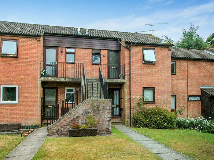 1 Bedroom Maisonette To Rent In Greenways Walk, Tollgate Hill, RH11