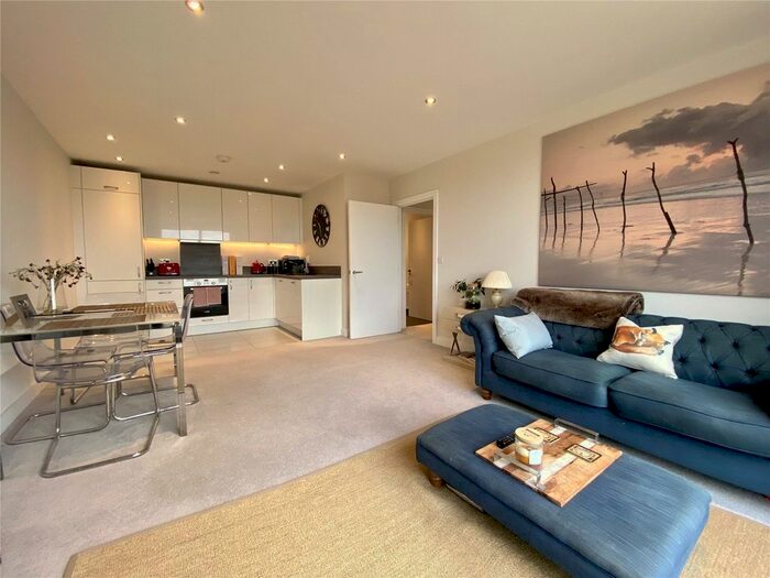 2 Bedroom Flat To Rent In Montagu House, Padworth Avenue, Reading, RG2