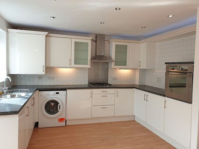 5 Bedroom Semi-Detached House To Rent In Sandhills Avenue, Leicester, LE5