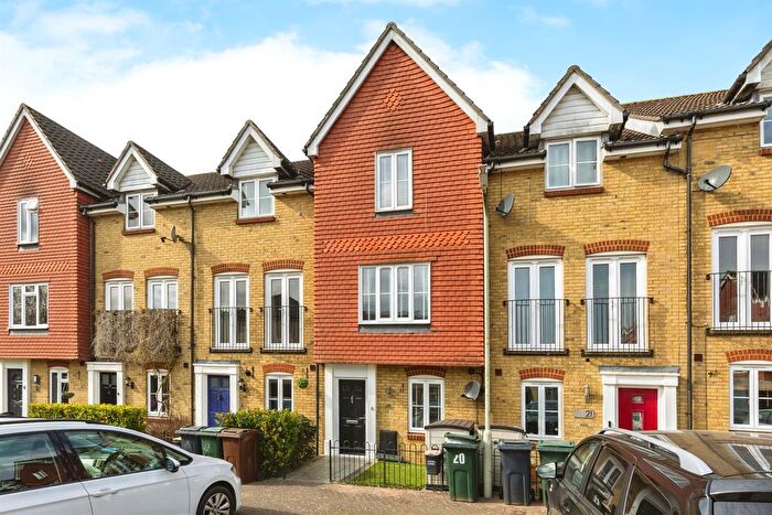 3 Bedroom Property For Sale In Alderney Way, Kennington, Ashford, TN24