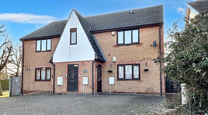 2 Bedroom Maisonette To Rent In Veronica Close, Romford, RM3