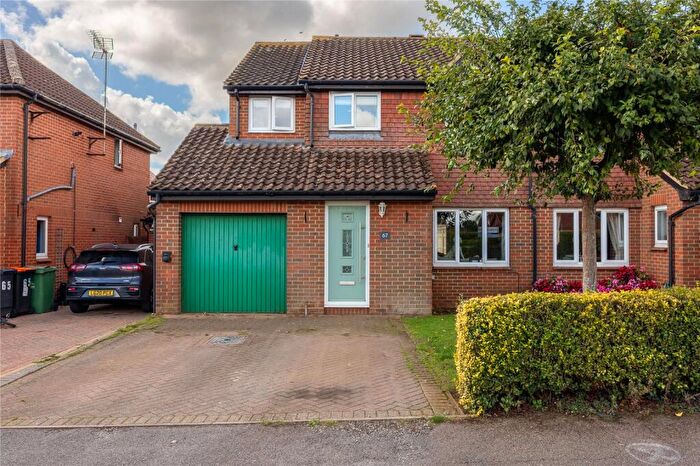 3 Bedroom Semi-Detached House For Sale In Russell Road, Toddington, Bedfordshire, LU5