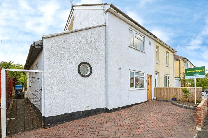 3 Bedroom Semi Detached House For Sale In Beresford Road, Poole, BH12