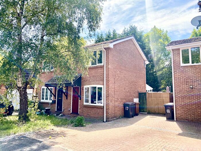2 Bedroom Semi-Detached House To Rent In Warwick Close, SO53