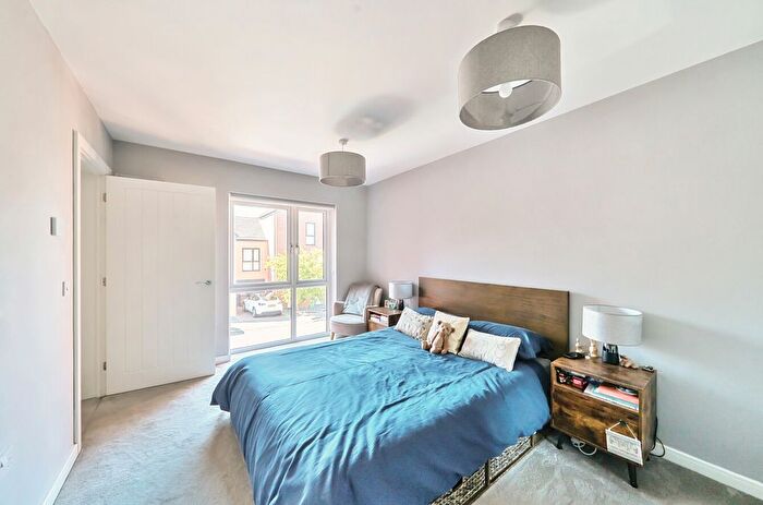 3 Bedroom Terraced House For Sale In Holmesley Road, Borehamwood, Hertfordshire, WD6