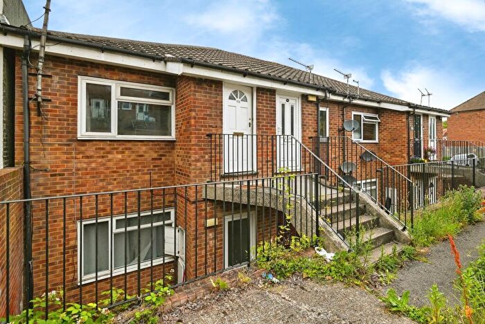 1 Bedroom Maisonette For Sale In Street End Road, Chatham, Kent, ME5