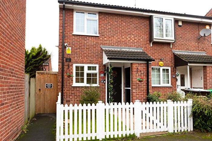 2 Bedroom End Of Terrace House For Sale In Bluecoat Close, City Centre, Nottingham, NG1