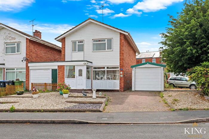 3 Bedroom Detached House For Sale In Albury Road, Studley, B80