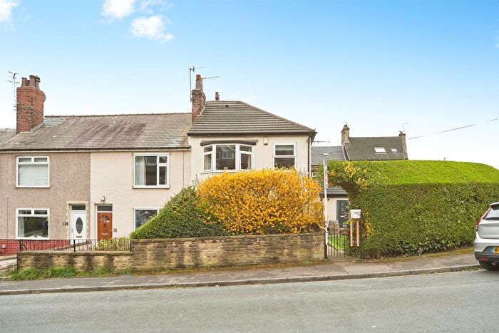3 Bedroom End Terrace House For Sale In Fourlands Road, Bradford, BD10