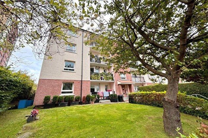 2 Bedroom Flat To Rent In Prospecthill Crescent, Glasgow, G42
