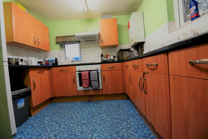 4 Bedroom Flat To Rent In Cardigan Road, Leeds LS6