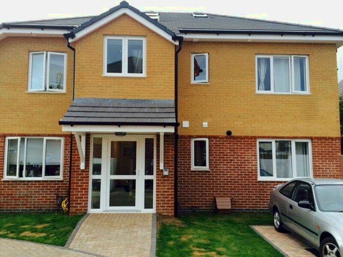 2 Bedroom Flat To Rent In Lovely Two Bedroom Apartment Available Th April - Bradbury Court &#; Pcm, BH8