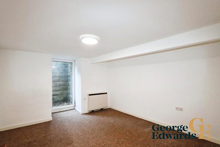 1 Bedroom Apartment To Rent In Room D - Hill Street Haverfordwest, SA61