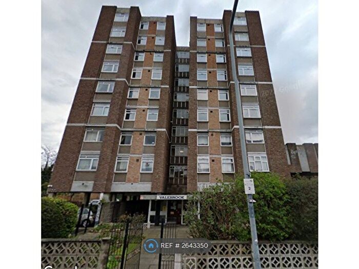 2 Bedroom Flat To Rent In Valebrook, Ilford, IG1