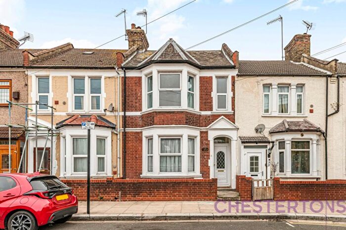 4 Bedroom Terraced House To Rent In Leonard Street, Silvertown, E16