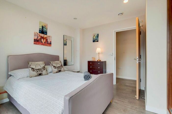 2 Bedroom Flat To Rent In Mintern Street, Hoxton, London, N1