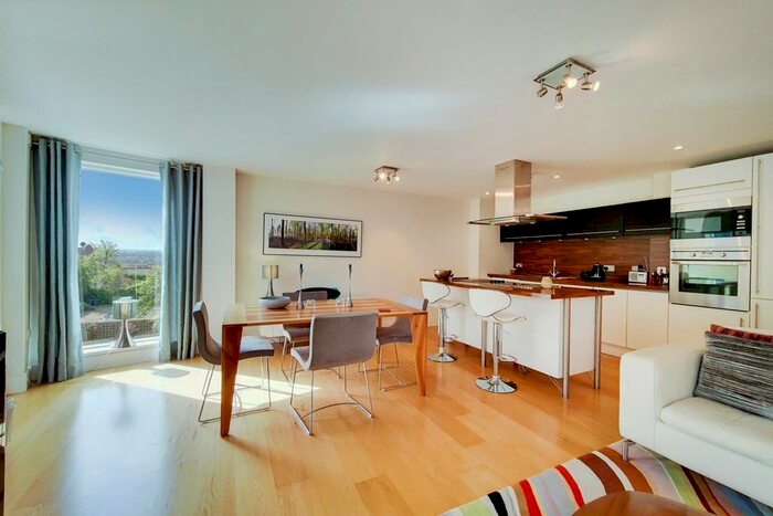 2 Bedroom Flat To Rent In The Downs, London, SW20