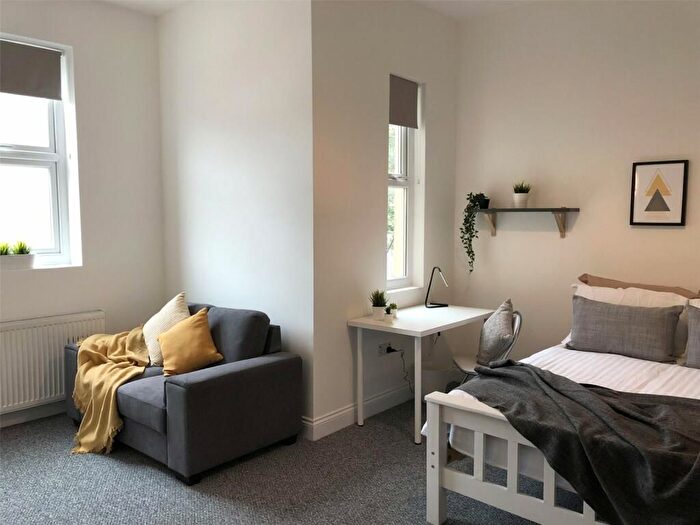 8 Bedroom Maisonette To Rent In Osborne Road, Southsea, PO5