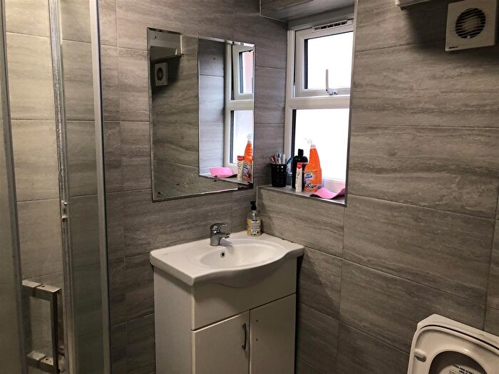 3 Bedroom Flat To Rent In Forris Avenue, Hayes, UB3