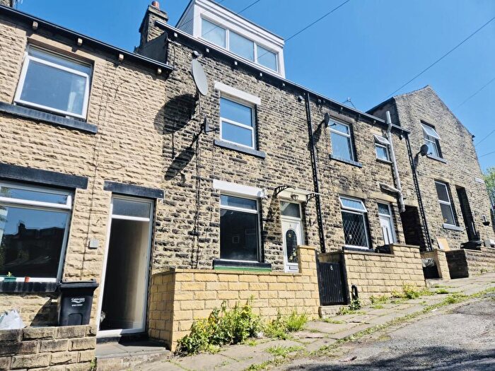 2 Bedroom House To Rent In Penuel Place, Halifax, HX3
