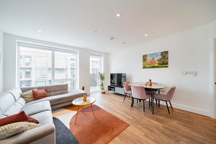 1 Bedroom Flat To Rent In Oakwood Crescent, London, N10
