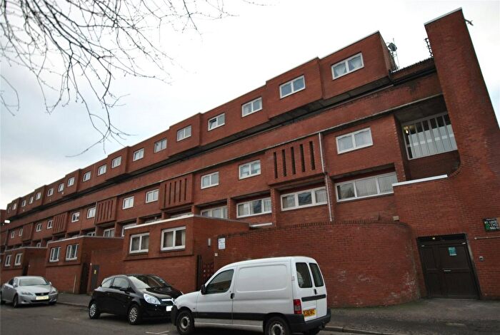 2 Bedroom Flat To Rent In Braid Square, St George's Cross, Glasgow, G4