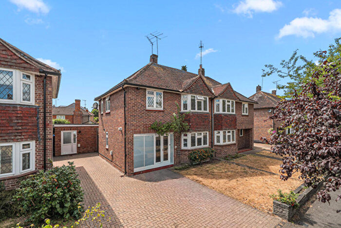 3 Bedroom Semi-Detached House For Sale In New Zealand Avenue, Walton-On-Thames, KT12