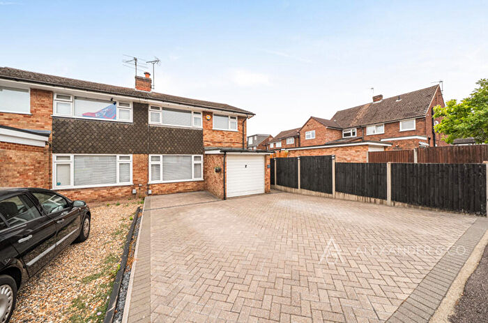 3 Bedroom Semi-Detached House For Sale In Lambs Close, Dunstable, Bedfordshire, LU5