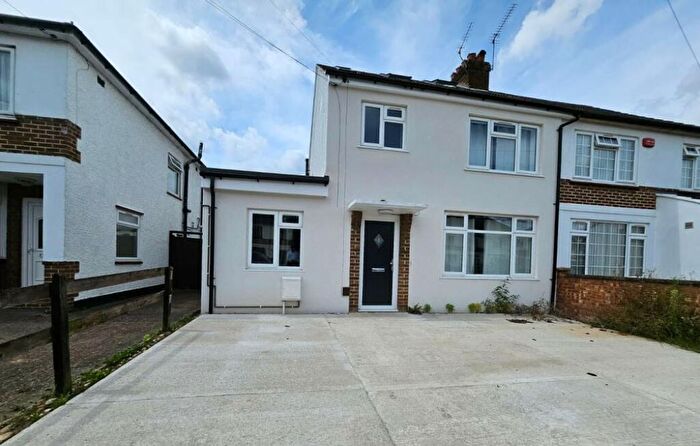 6 Bedroom Property To Rent In Blumfield Crescent, Burnham, Slough, SL1