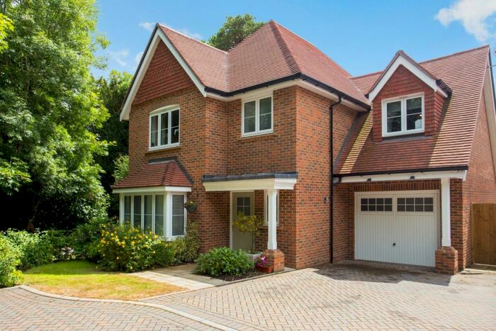 4 Bedroom Detached House To Rent In Sycamore Road Cranleigh, GU6