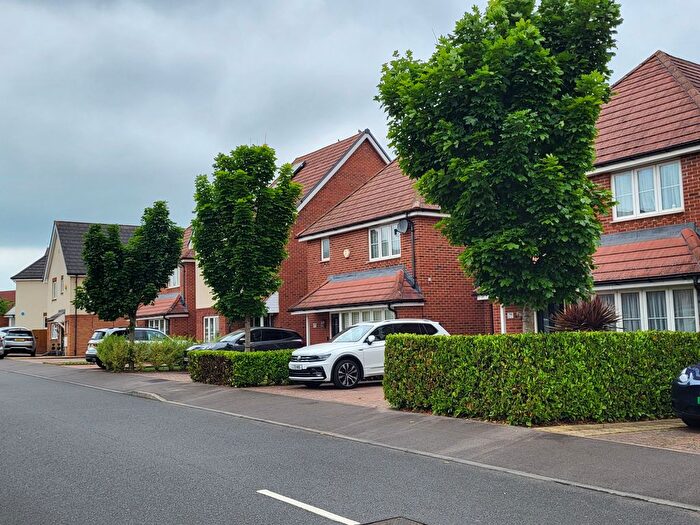3 Bedroom Flat To Rent In Bateson Drive, Leavesden, Watford, WD25