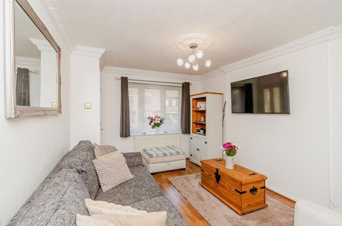 2 Bedroom Semi-Detached House For Sale In Coalmeadow Close, Walsall, WS3
