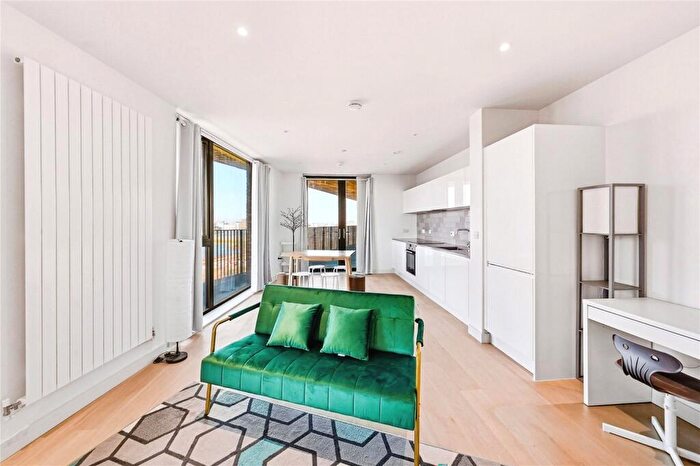 2 Bedroom Flat To Rent In Mercier Court, Starboard Way, London, E16