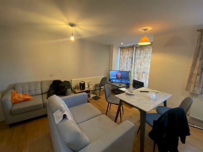 4 Bedroom Apartment To Rent In Chapel Court, Nottingham, NG7