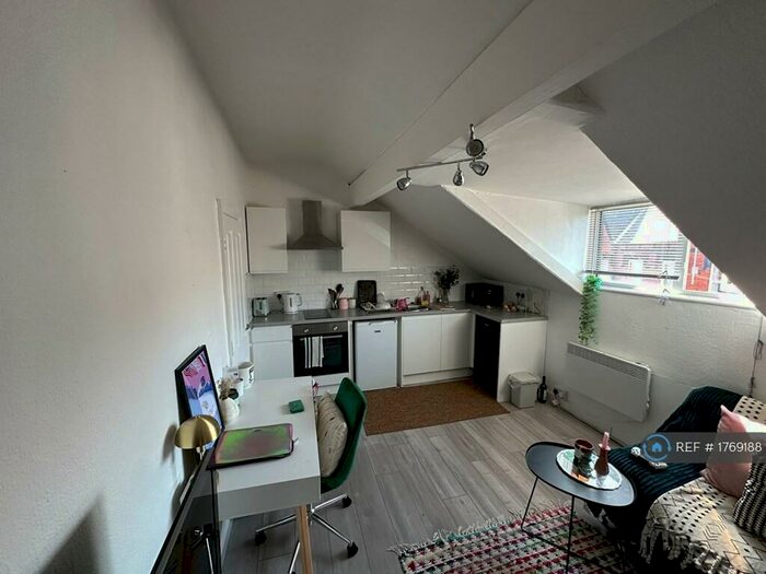 1 Bedroom Flat To Rent In Roman Place, Leeds, LS8