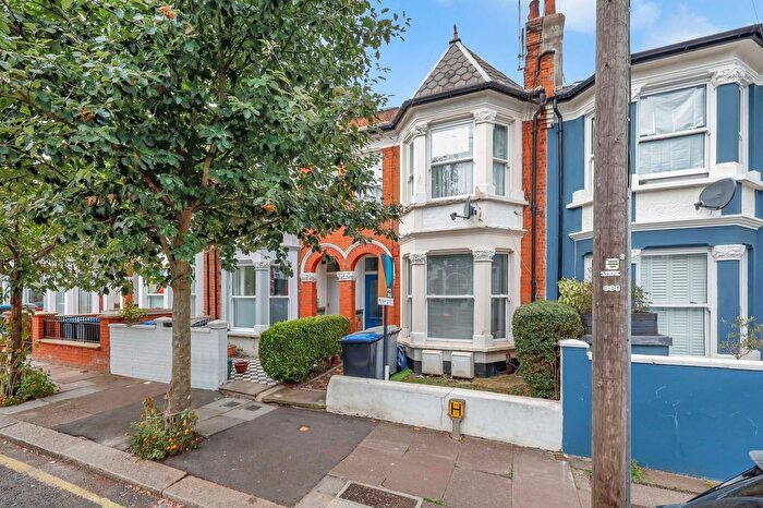 2 Bedroom Flat For Sale In Churchill Road, London, NW2