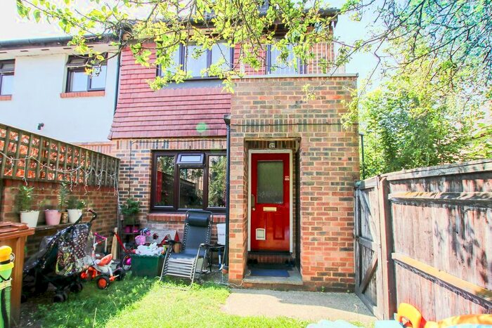 1 Bedroom Maisonette To Rent In Vellum Drive, Carshalton, SM5