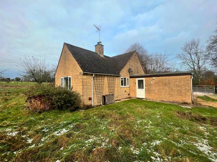 3 Bedroom Bungalow To Rent In North Cerney - 3 Bed Bungalow - To Rent - Rural Location, GL7