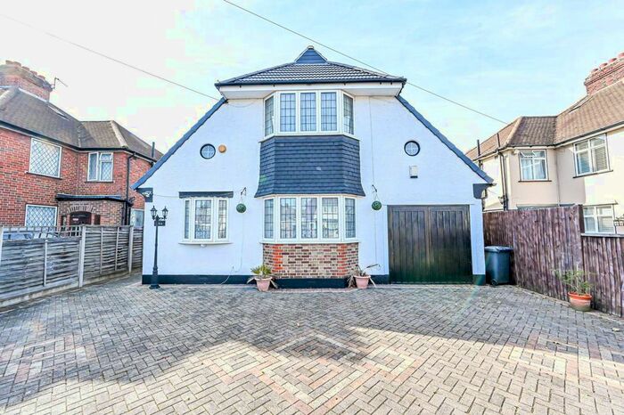 4 Bedroom Detached House For Sale In Allerford Road, Beckenham Hill, London, SE6